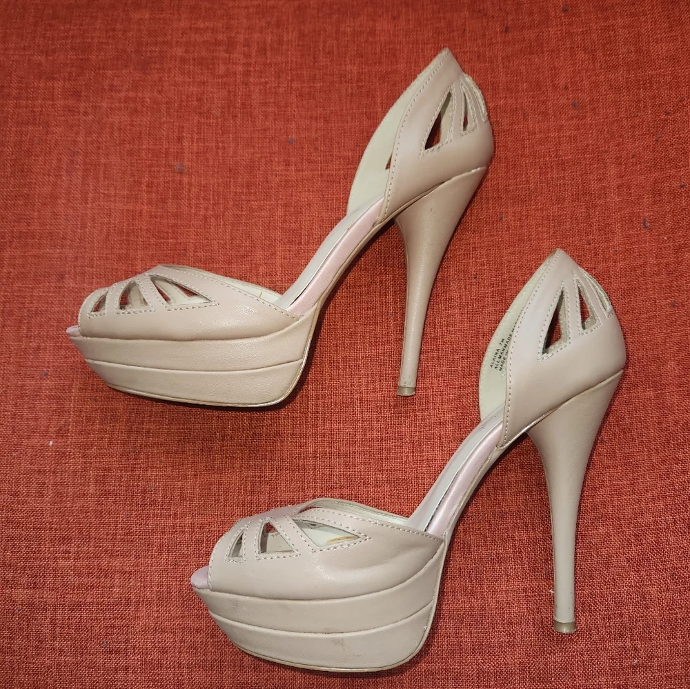 4in Beige High Heels By Shoe Dazzle - Picture 5 of 14